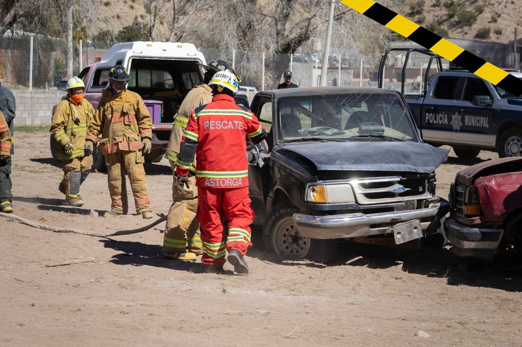 Bomberos duranguenses se capacitaron en extracción vehicular en accidentes de alto impacto