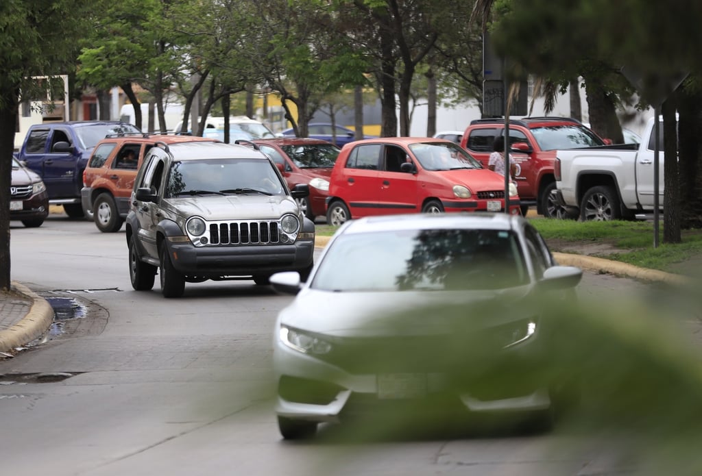 Venta. Se exhortó a las autoridades a vigilar puntos de venta para evitar que se sigan comercializando vehículos irregulares. 