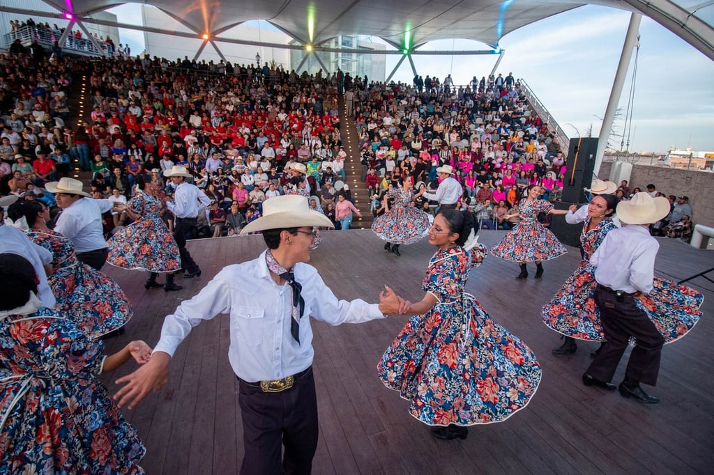 Celebración. Las Tradicionales Callejoneadas son una expresión cultural duranguense que conjuga música, danza, historia y tradición en un ambiente festivo de convivencia familiar. 