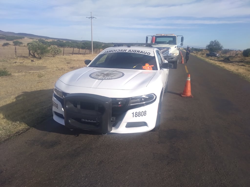 Caso. Localizaron a un hombre sin vida en la carretera Durango-Gómez Palacio, a un costado de un camión de carga; investigan las causas.