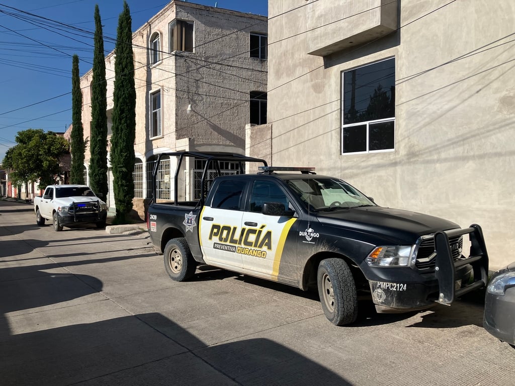 Acción. Dañaron los accesos y sustrajeron efectivo y equipo en una tienda de Analco.