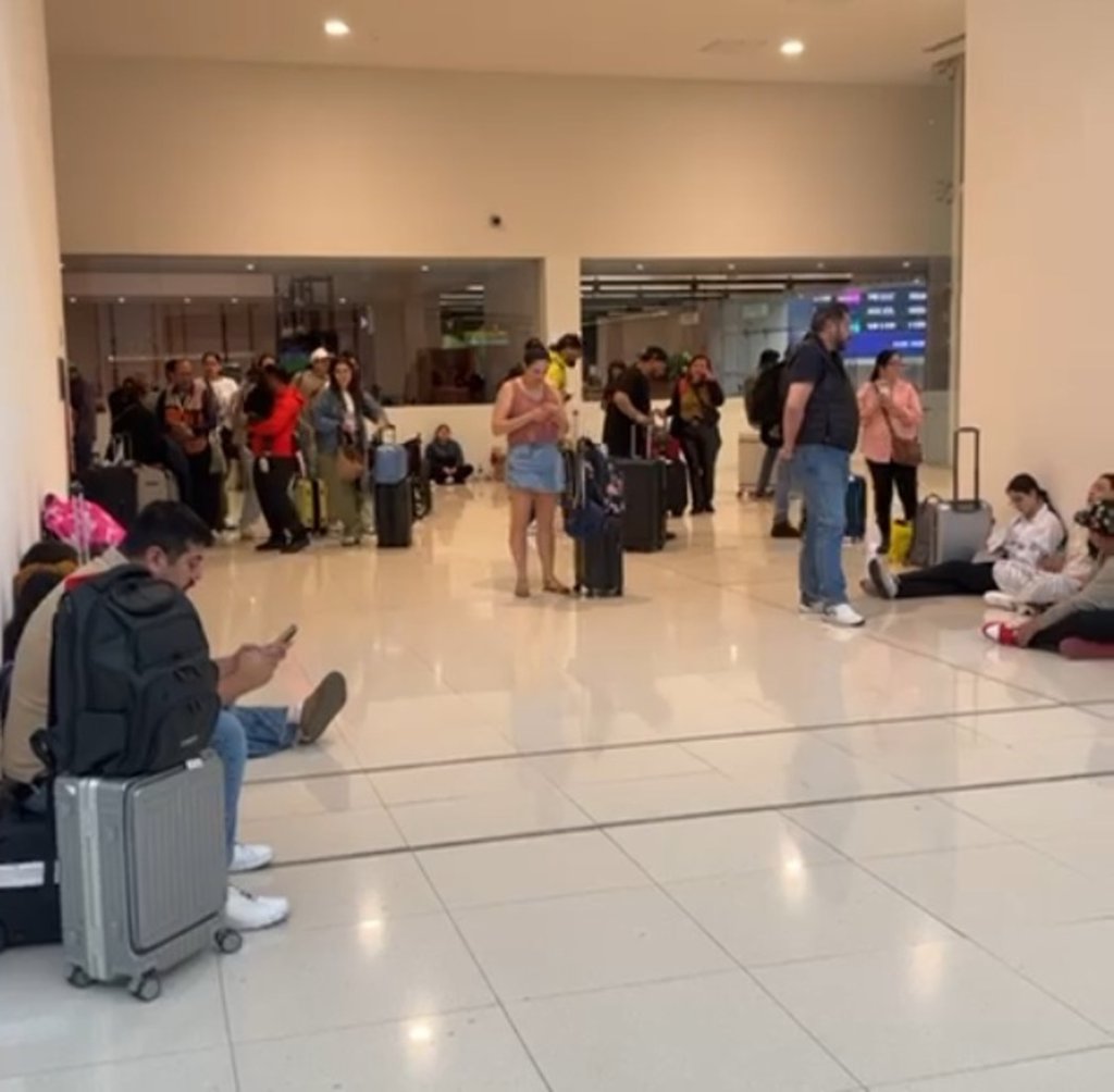 Miedo. El pánico se extendió hasta el aeropuerto de Guadalajara tras los hechos violentos.
