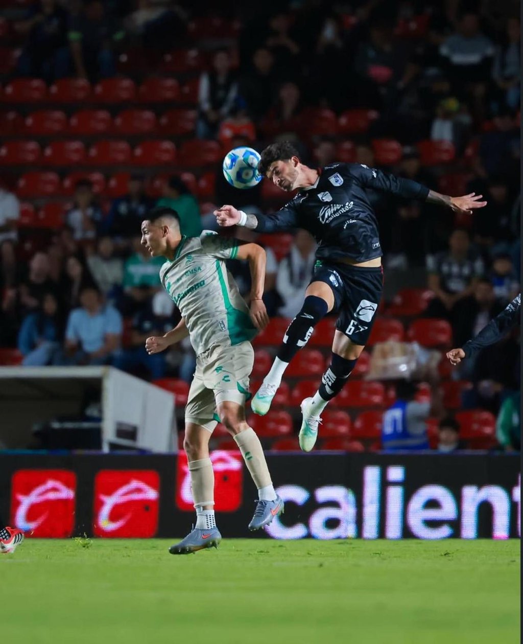 Tabla. De momento, Gallos marcha en 16 y los laguneros siguen en último lugar.