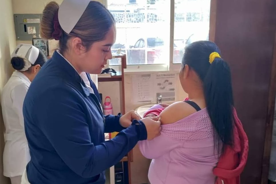 Llamado. Las autoridades siguen invitando a la población para acudir a vacunarse contra el sarampión e inmunizar a sus hijos.