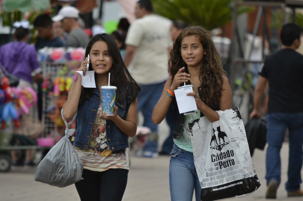 Adiós. Ahora sí que ya la gente puede decirle adiós al frío, sacar su ropa primaveral y empezar a guardar sus chamarras y abrigos, pero dejar una lista por si se llega a ofrecer.