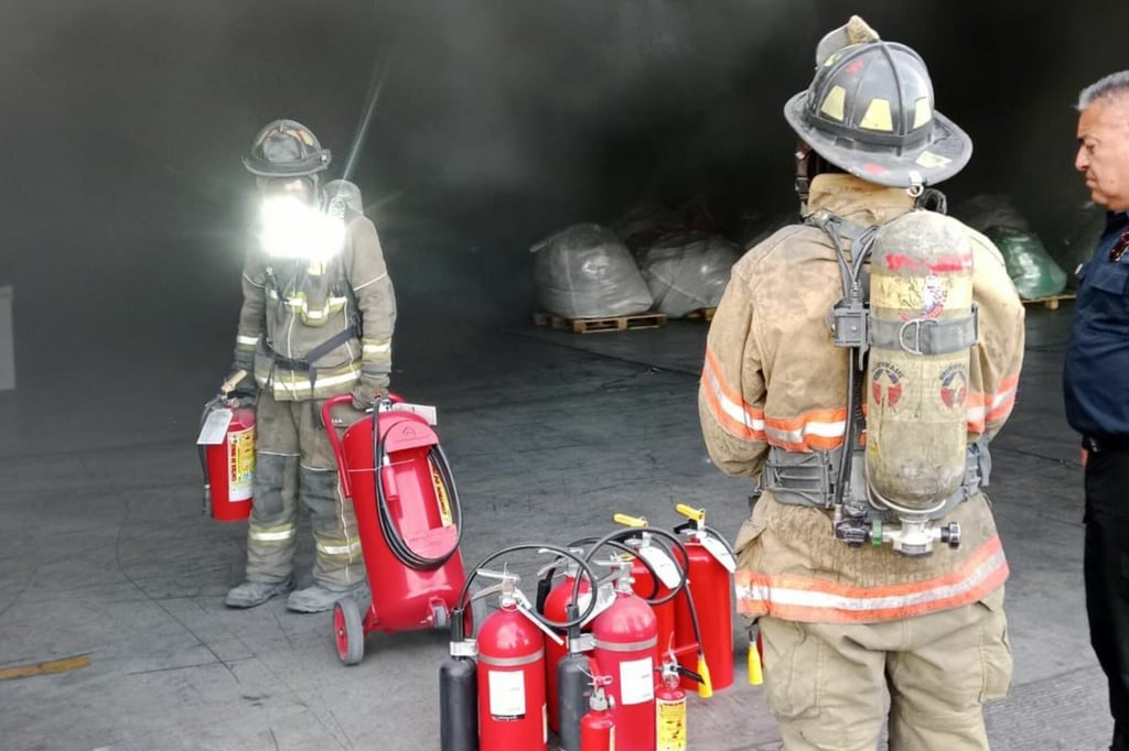 Incendio en empresa del CLID moviliza a Bomberos de Durango