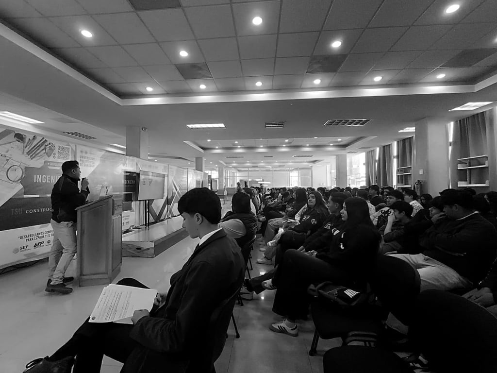 Estudiantes. Se busca promover entre los alumnos de esta carrera la prevención y responsabilidad digital.