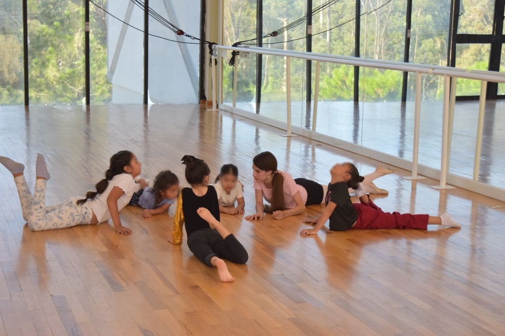 Las clases de ballet dinámico en el CECOART están enfocadas en el acondicionamiento físico y la conciencia corporal.