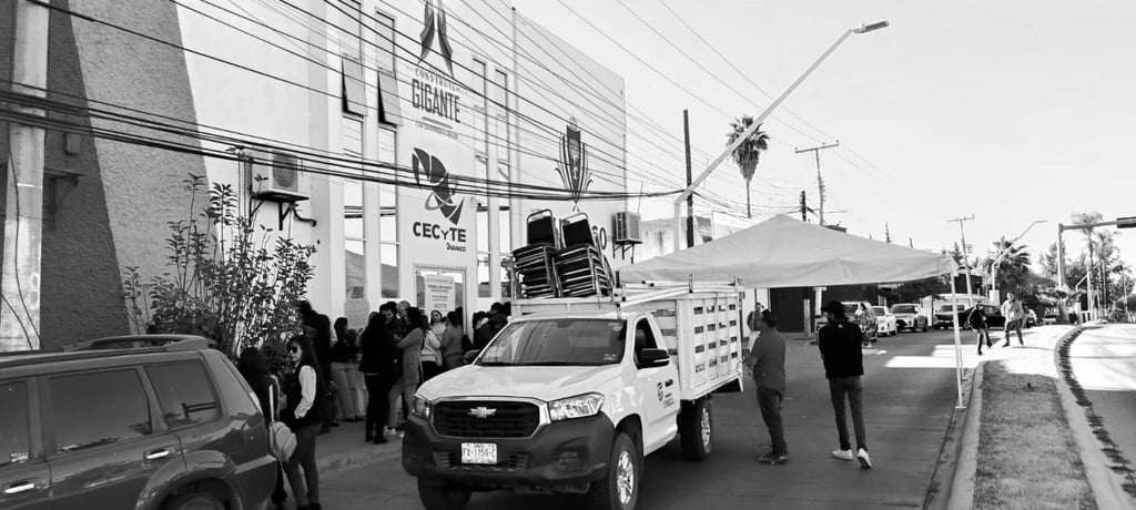 Regresan. Todos los trabajadores del CECyTE regresaron a laborar y los 70 planteles educativos reabrieron sus puertas tras el paro del pasado lunes.