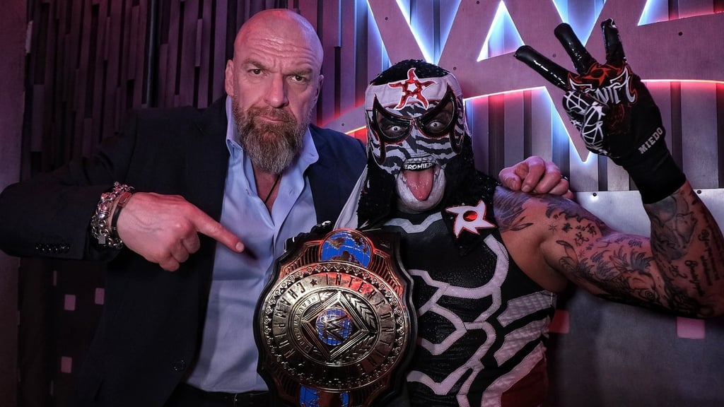 Dato. Penta se convirtió en el primer luchador nacido en México ganar el Título Intercontinental, un cinturón que han portado figuras como Shawn Michaels, Eddie Guerrero y Chris Jericho.