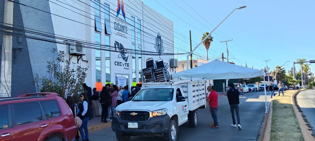 Regresan. Todos los trabajadores del CECyTE regresaron a laborar y los 70 planteles educativos reabrieron sus puertas tras el paro del pasado lunes.