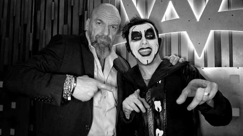 Inicio. Tras expirar su contrato con AEW en febrero de 2026, debutó oficialmente en WWE durante el evento Elimination Chamber celebrado en Chicago.