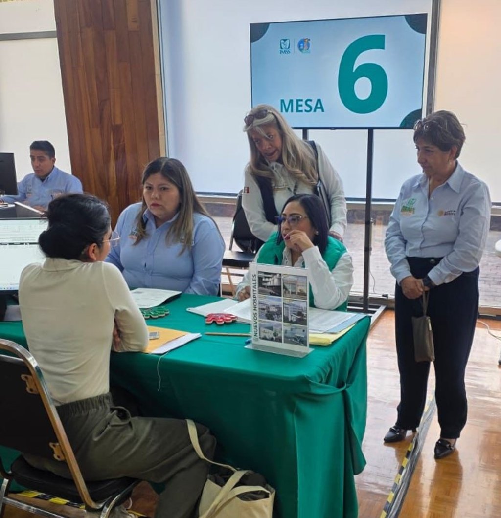 Cara a cara. Durante el draft médico 2026 se hacen entrevistas con los interesados en trabajar en Durango.