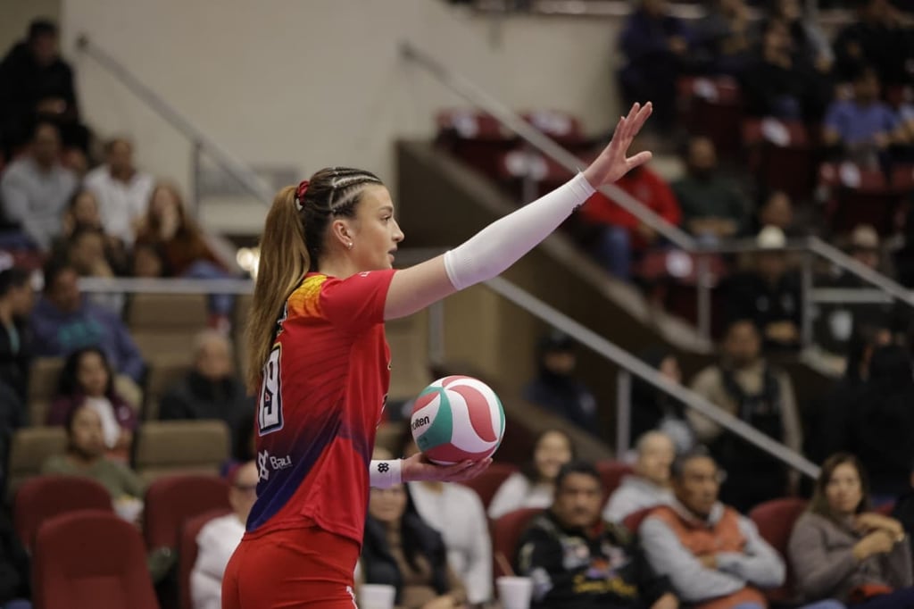 Muralla. Aunque es la tercera mejor bloqueadora de la liga con 24 bloqueos, Pawlik lidera el torneo en promedio por set.