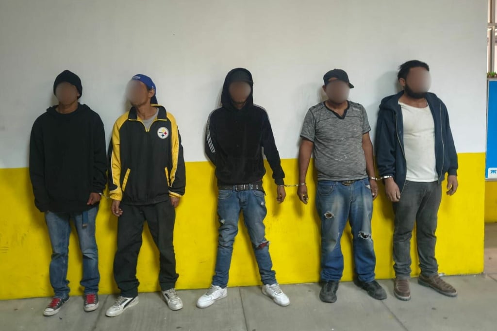Detienen a 5 por drogarse en calles de la Divisón del Norte