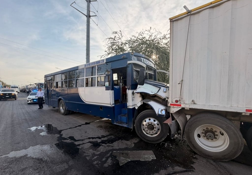 Procedimiento. El autobús de pasajeros fue trasladado al corralón donde permanecerá bajo el resguardo del municipio.