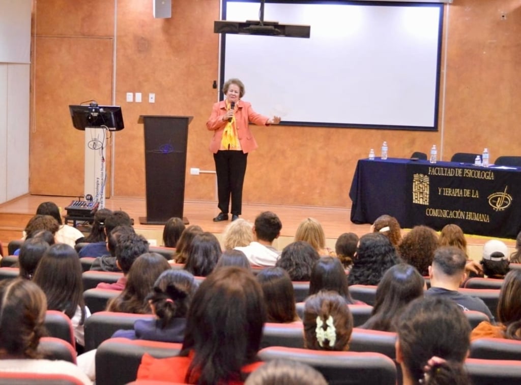 Investigación. La autora  realizó una ardua tarea de búsqueda hemerográfica y documental.