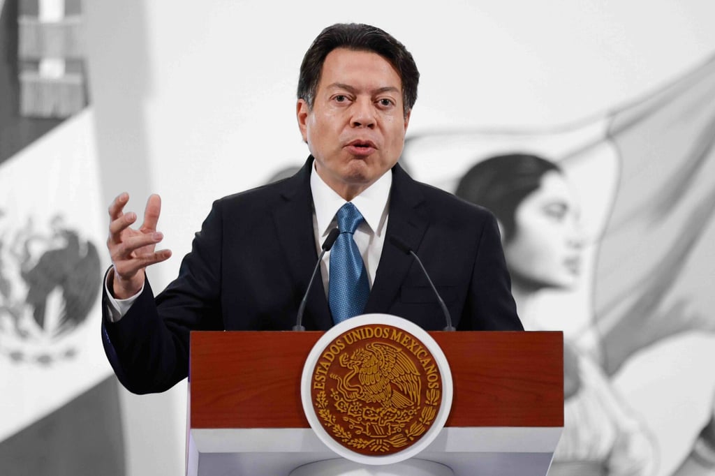 Mario Delgado plantea regulación de celulares en escuelas para reducir distracciones en clase