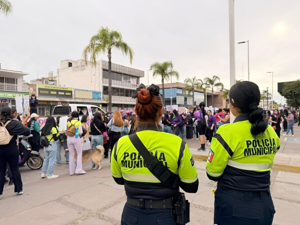 Balance. Las oficiales se encargaron del acompañamiento y vigilancia durante todo el recorrido de la manifestación.