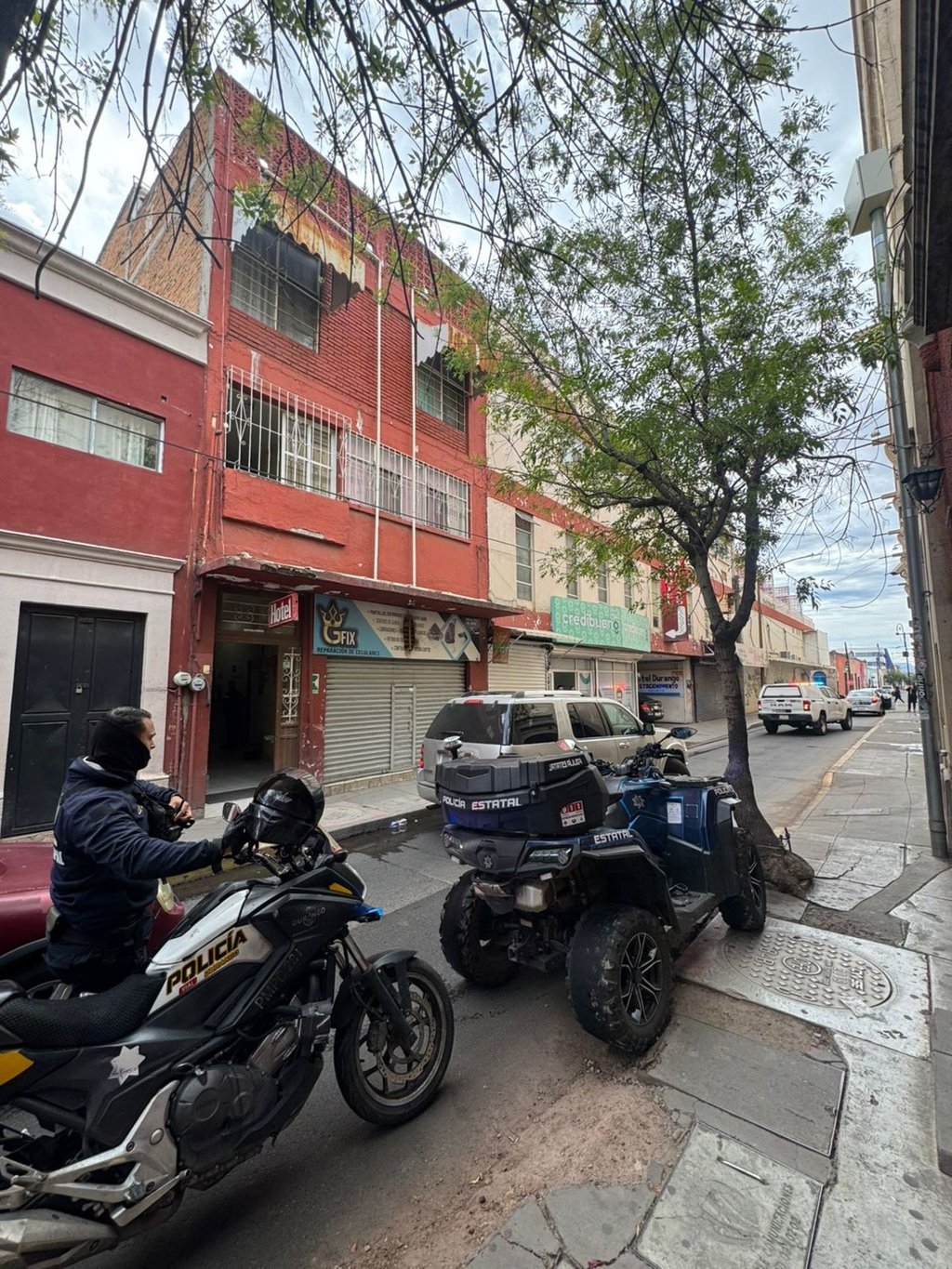 Pendiente. El cuerpo de un varón, en un céntrico hotel de la ciudad de Durango, fue trasladado al anfiteatro del Servicio Médico Forense para la práctica de la necropsia de rigor.