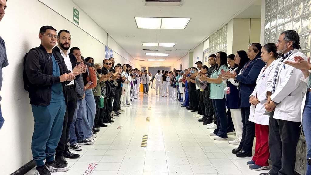 Lugares. Fueron especialistas de tres estados diferentes los que participaron en esta cirugía. Homenaje. Se realizó una valla de honor en agradecimiento al paciente y a sus familiares por aceptar la donación.