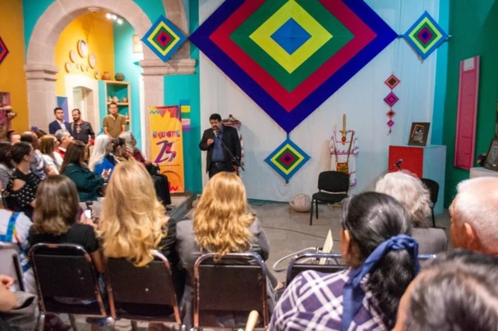 Conversatorio. La charla surge como una extensión reflexiva del trabajo fotográfico que ha desarrollado en los pueblos originarios. 