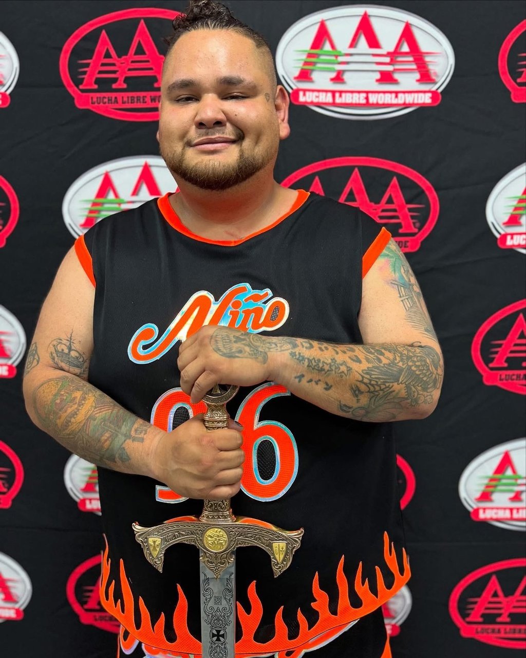 Situación. El Niño Hamburguesa fue despedido por agredir físicamente a un aficionado durante una función independiente.