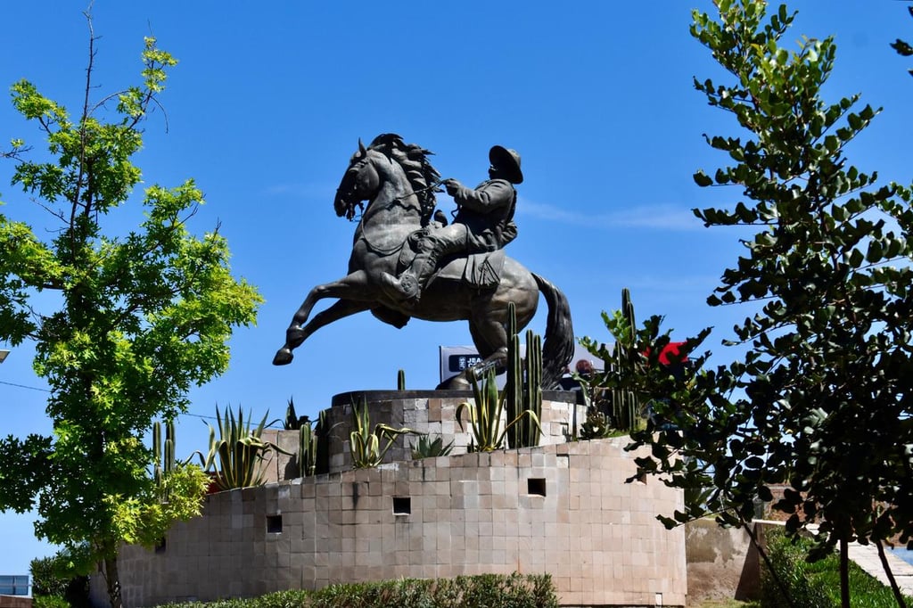 Reubicación. Tras darse a conocer que el monumento de Francisco Villa será trasladado al municipio San Juan del Río, la familia del célebre escultor se manifestó en contra.
