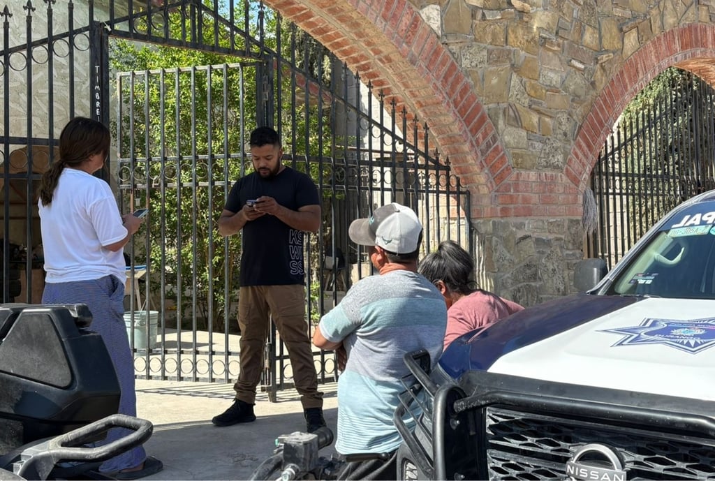 Respaldo. Elementos de la Dirección Municipal de Seguridad Pública atendieron de inmediato el llamado llegando al domicilio para evitar la extorsión.