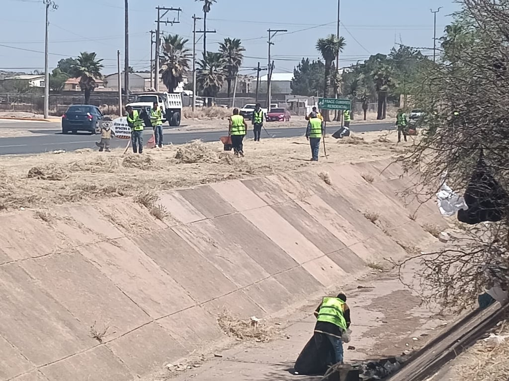 Padre e infractores cumplen con el trabajo comunitario en la ciudad de Durango