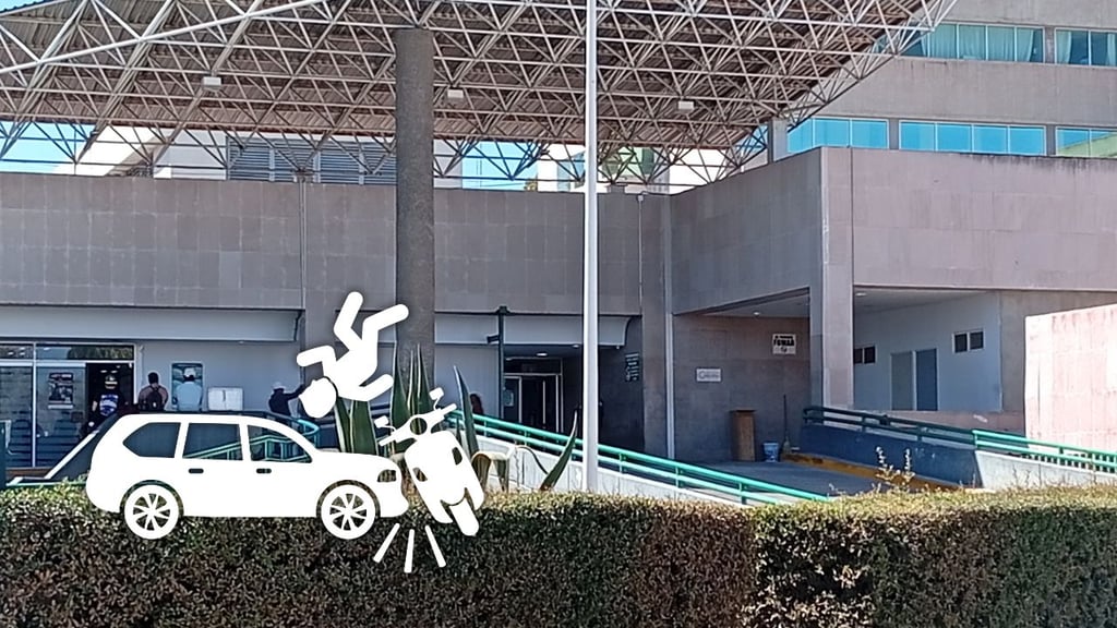 Motociclista resulta lesionada tras choque en gasolinera de Nombre de Dios