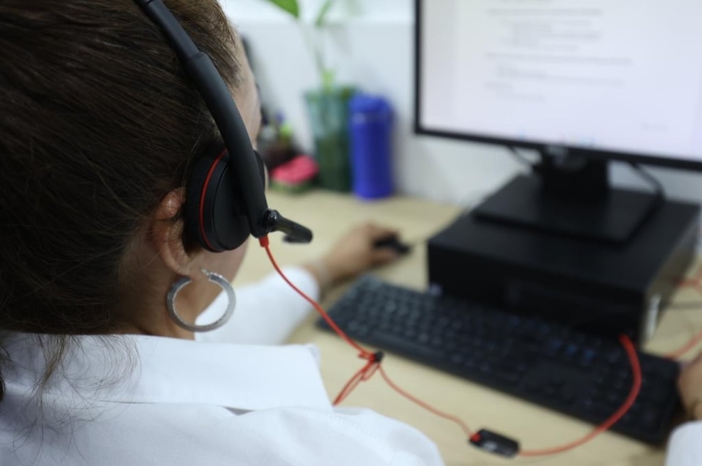 Atención. Hasta el 70 por ciento de las llamadas atendidas en la línea AMA son de mujeres. En rango de edad, muchas personas son de más de 50 años.