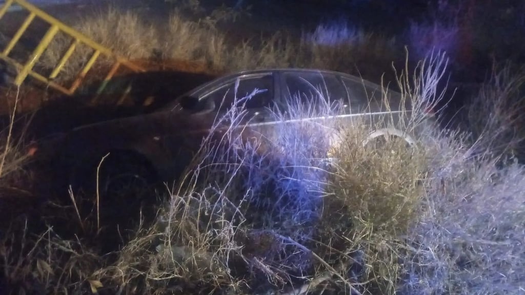 Hecho. Pasada la medianoche, una conductora cayó a un canal de riego tras perder el control en Gómez Palacio.