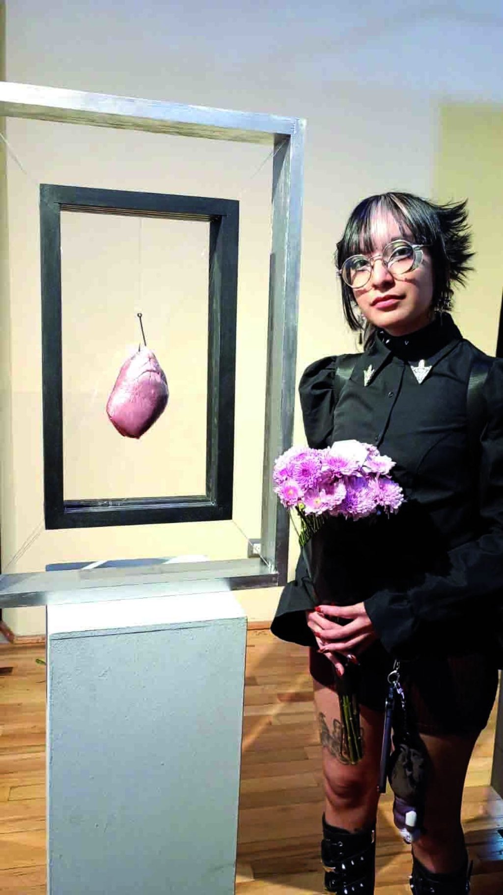 Impacto. La obra, construida con un corazón real, se volvió el punto de mayor atención dentro del montaje estudiantil. 