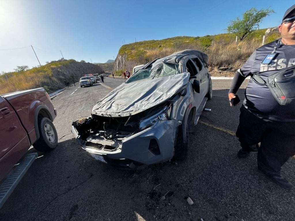 Accidente. Una familia de San Luis Potosí se accidentó en una carretera de Durango, dentro del municipio de Nombre de Dios.
