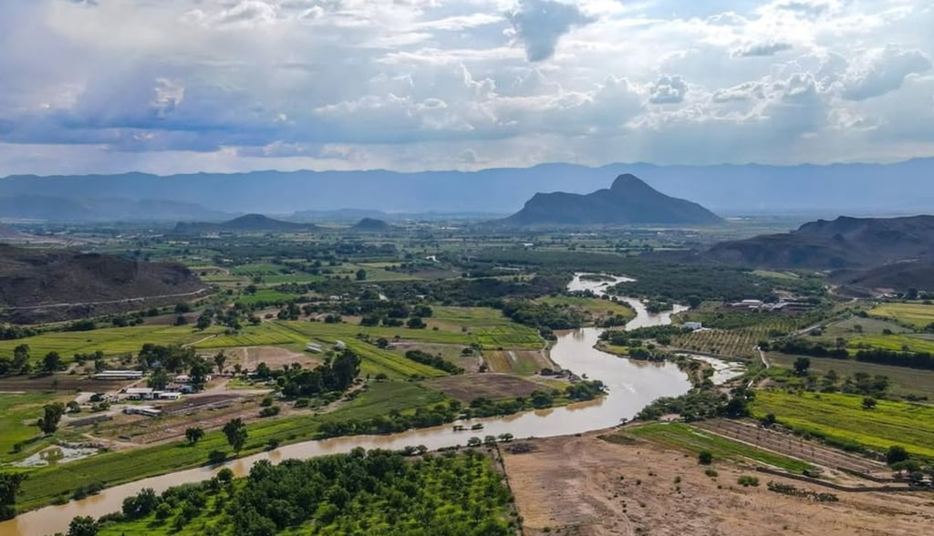 Nazas. Este río, que inicia con la presa Lázaro Cárdenas, vuelve a la vida cuando se abren las compuertas del embalse.