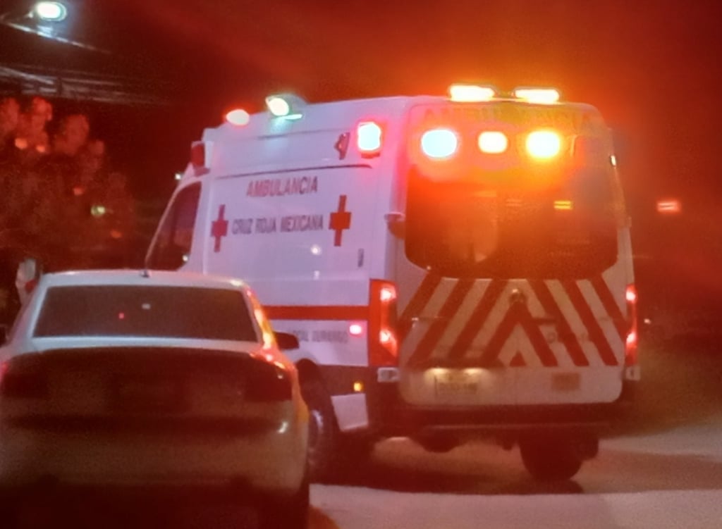 Accidente. Un joven motociclista resultó lesionado tras choque; es atendido en el Hospital General 450.