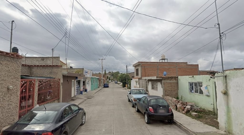 Recorridos. En diferentes calles de la colonia señalan que también se juntan personas desconocidas afuera de los domicilios.