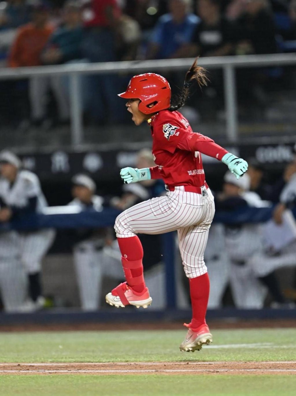 MVP. Leannelys Zayas logró conectar su imparable número 100 y se le otorgó el premio de la Jugadora Más Valiosa del encuentro.