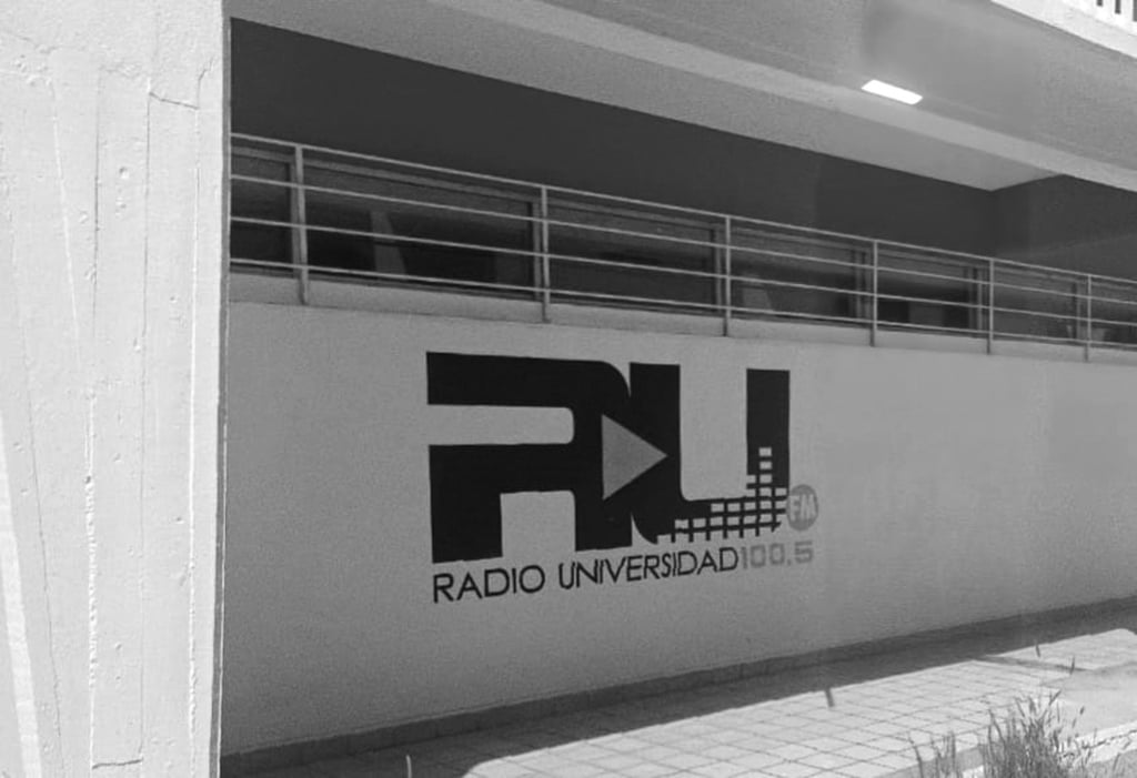 Diferente. La programación de Radio Universidad incluye música y contenidos muy distintos a los de las demás estaciones. 