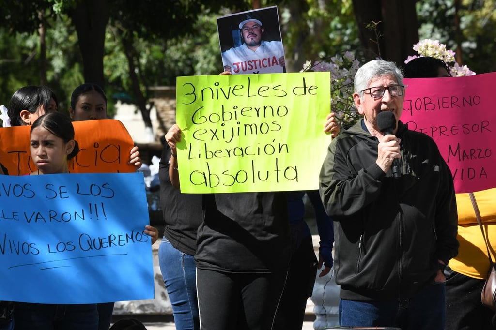 Postura. Los familiares adelantaron que continuarán con las movilizaciones en los próximos días en caso de no obtener respuestas claras, y reiteraron su exigencia principal: la liberación de los detenidos tras el operativo en Dinamita.