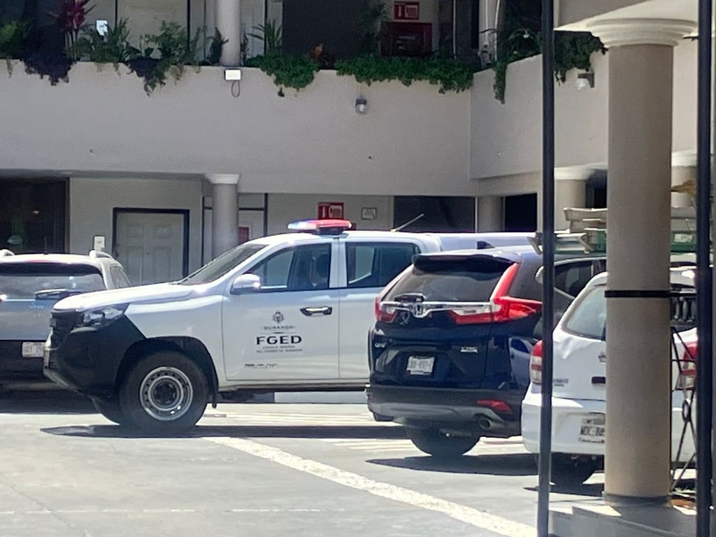 Diligencia. Al lugar arribaron elementos de la trilogía de la investigación para llevar a cabo el levantamiento de evidencias correspondiente.