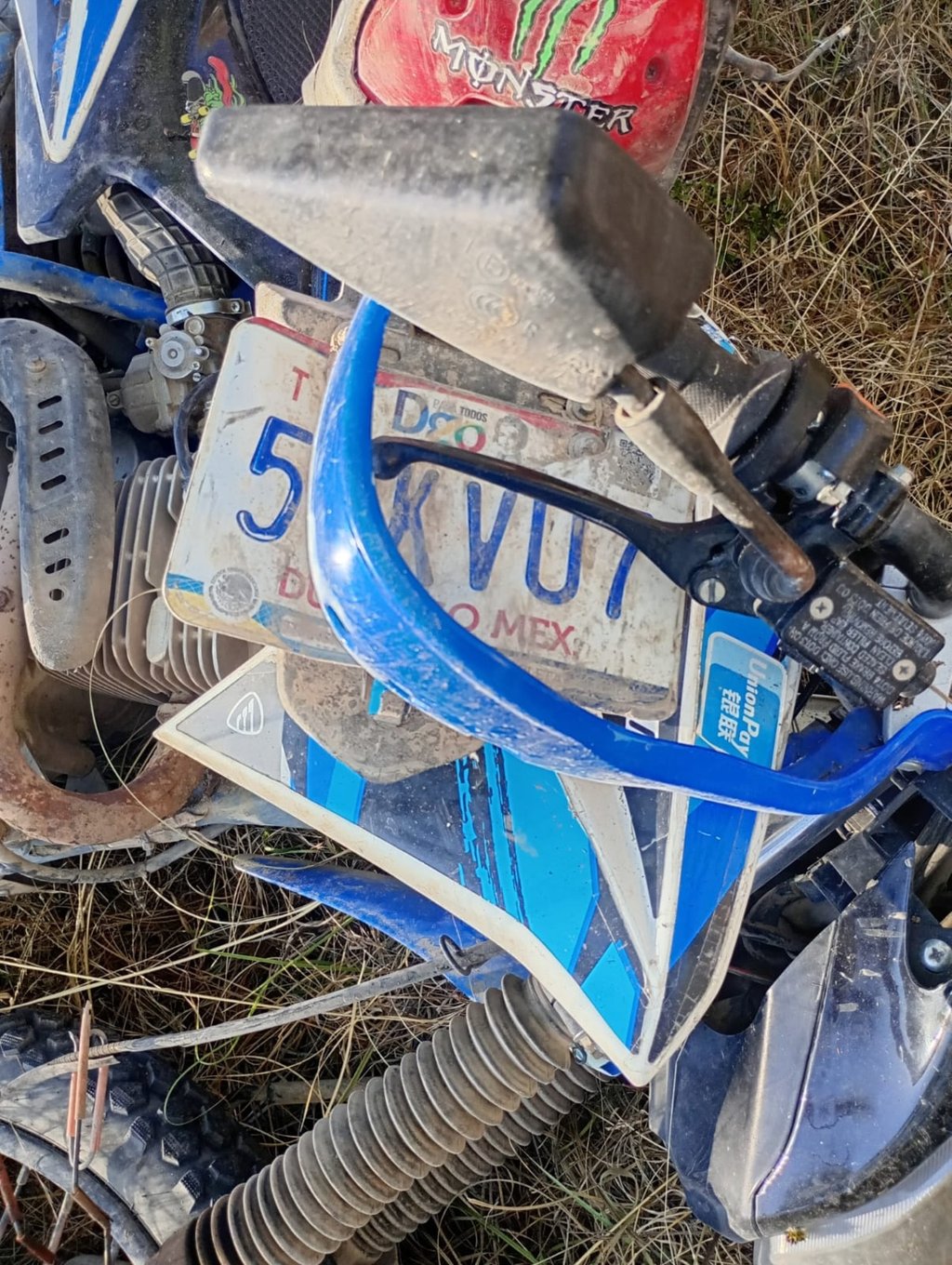 Luto. Motociclista murió tras ser arrollado en carretera de Pueblo Nuevo, Durango.