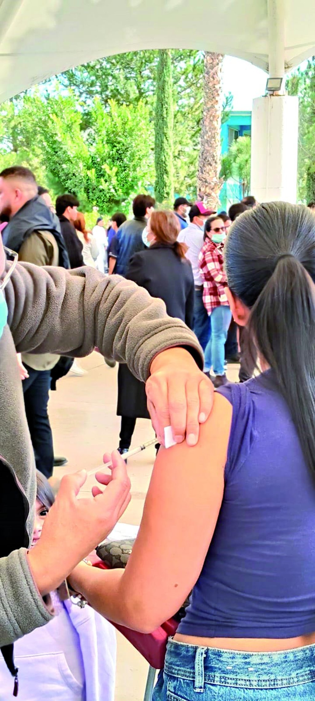 Vacuna. Llaman a estudiantes de educación superior a vacunarse este miércoles en sus planteles; quienes no cuenten con módulo podrán acudir a centros de salud o UMF del IMSS.