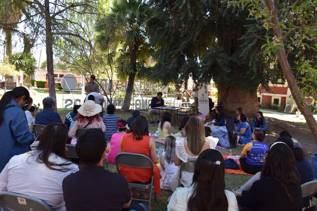 El Día Mundial de la Poesía se celebró en Durango con una tarde de lecturas colectivas y convivencia.