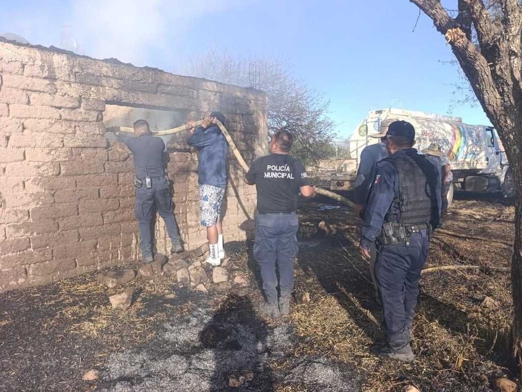 Situación. Un incendio consumió una vivienda en una comunidad de Vicente Guerrero; una familia logra salir ilesa.
