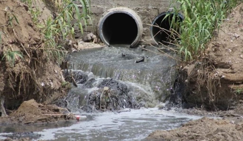 Son varios poblados de la orilla del río que siguen vertiendo sus aguas negras al Tunal.
