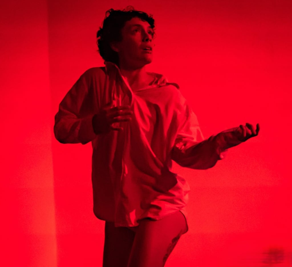 Puesta. Creada en 2024 como pieza de largo formato en Durango, Ojos, Lengua, Sesos fue elegida por el Sistema de Teatros de la CDMX tras su proceso curatorial anual.