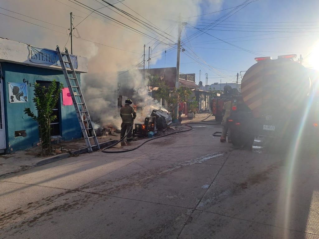 Labores. Se llevaron a cabo trabajos de enfriamiento y remoción de material para evitar una posible reignición. No se reportaron personas lesionadas.