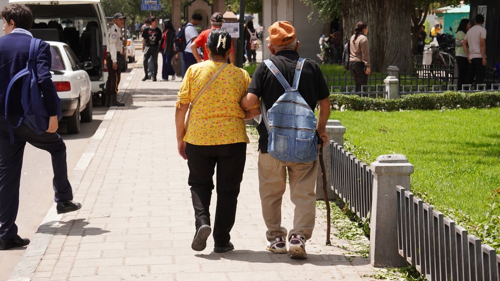 Cuidadores. Se pide un cuidado integral también para las personas que se dedican en su hogar a dar atención a sus familiares con discapacidad, enfermos o adultos mayores.